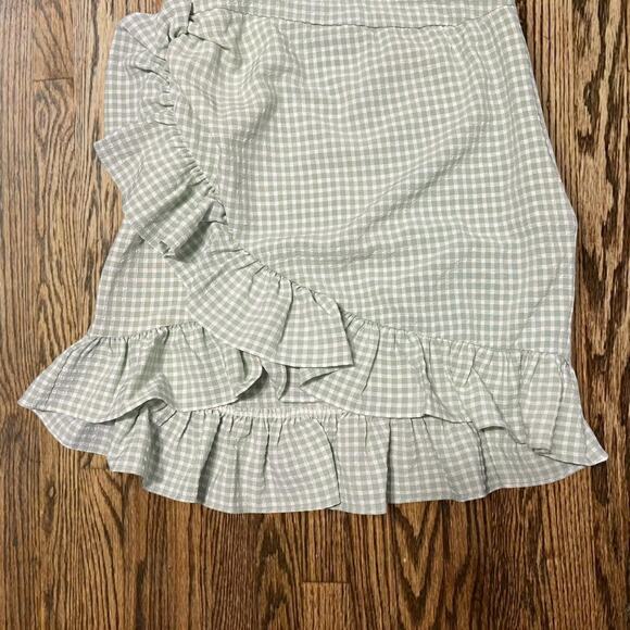 green and white checkered gingham skirt - Picture 3 of 6